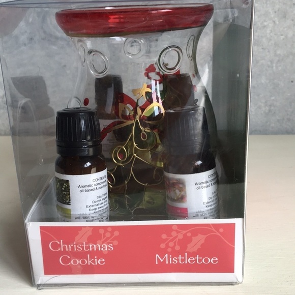 Christmas Holiday Essential 4 Oils and Glass Oil Warmer - Picture 3 of 5
